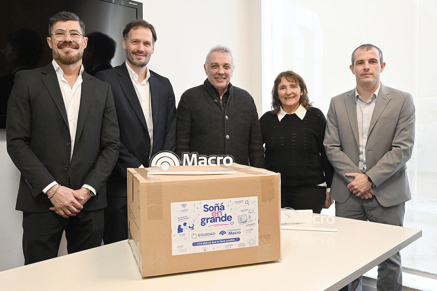 NOTICIAS TIGRE: EL MUNICIPIO DE TIGRE RECIBIO UNA DONACION DE COMPUTADORAS DE PARTE DEL BANCO MACRO.
